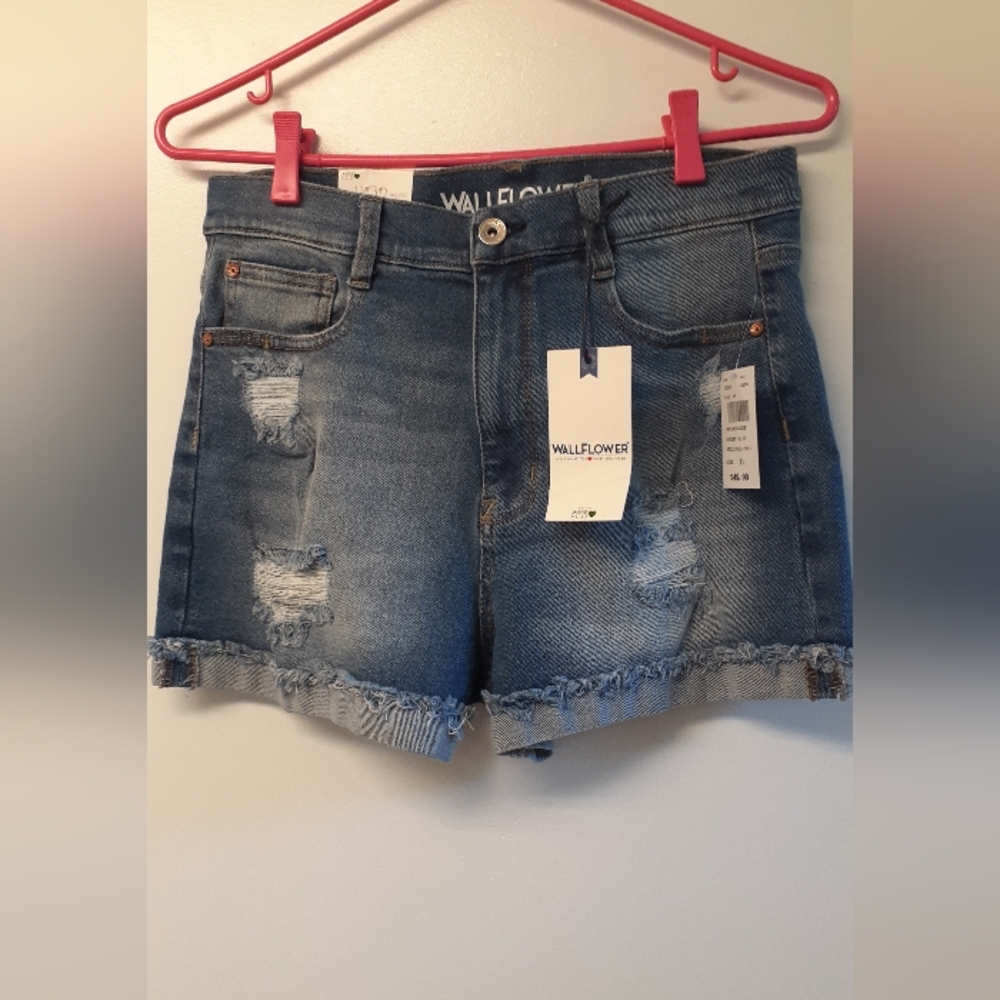 NWT Wallflower brand shortie short denim shorts - size 11